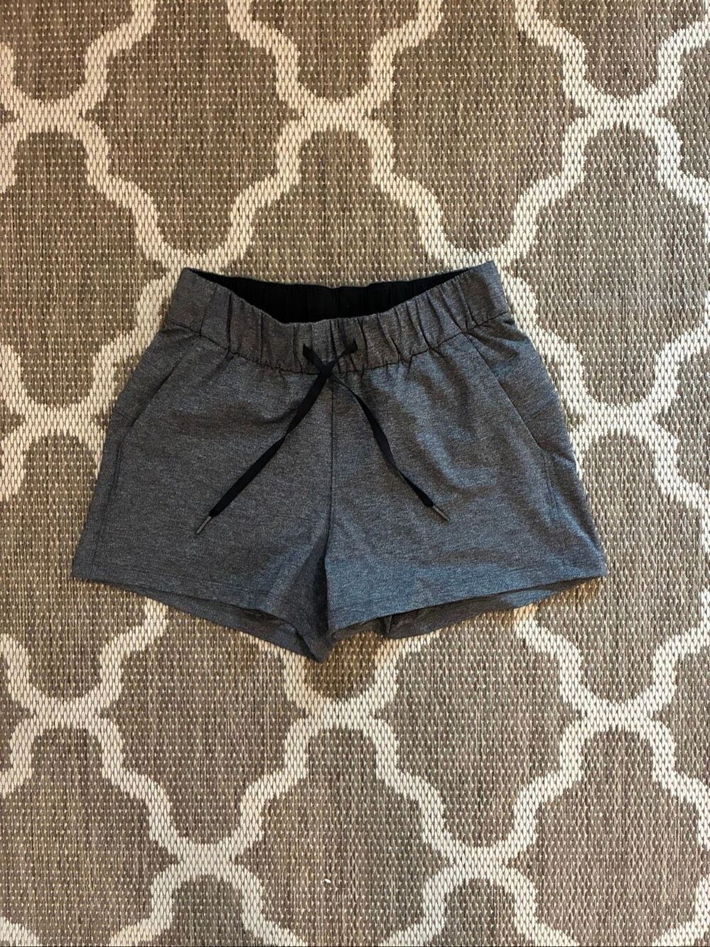 Lululemon on the fly shorts women’s size 4